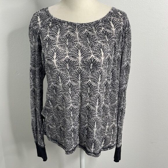 Aventura long sleeve shirt.  Size Medium. - Picture 1 of 6